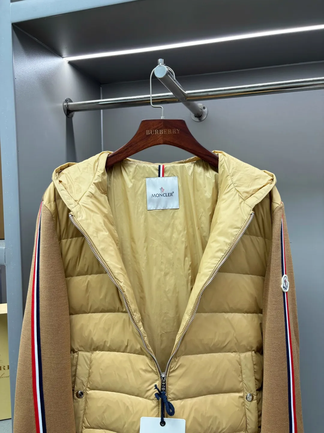 Moncler New Arrival 【 | 】 ， 【 ， 】 ▪️ ， ▪️ BUREEKKY ▪️ Kathleen Hickman ， ， 【 ， 】 ▫️ 800 ， ▫️ 5A ， Breathable ▫️ ， ， 【 ， 】 → ， ， → ， ， → ， → ， Sizes：M-XXXL ：Black Khaki
